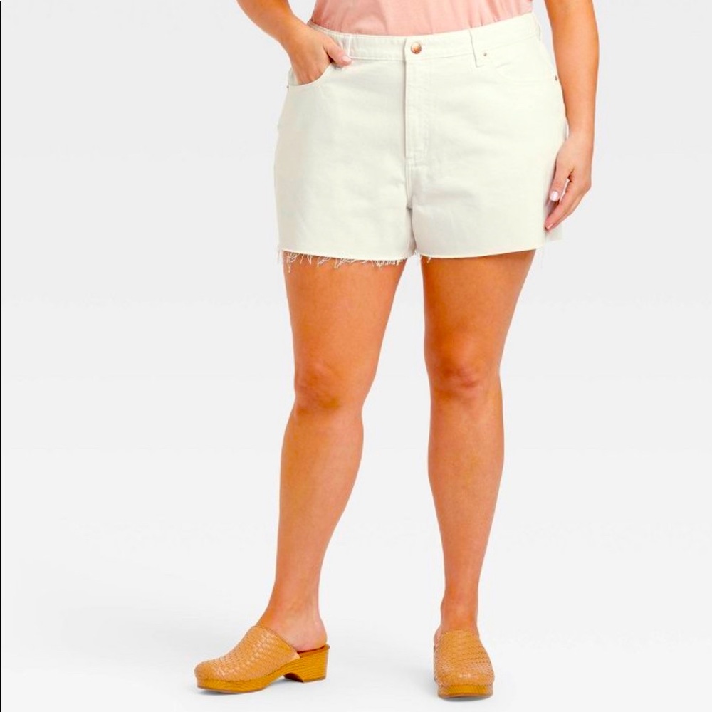 Women’s Plus Size White Denim Jean Shorts, Size 14W